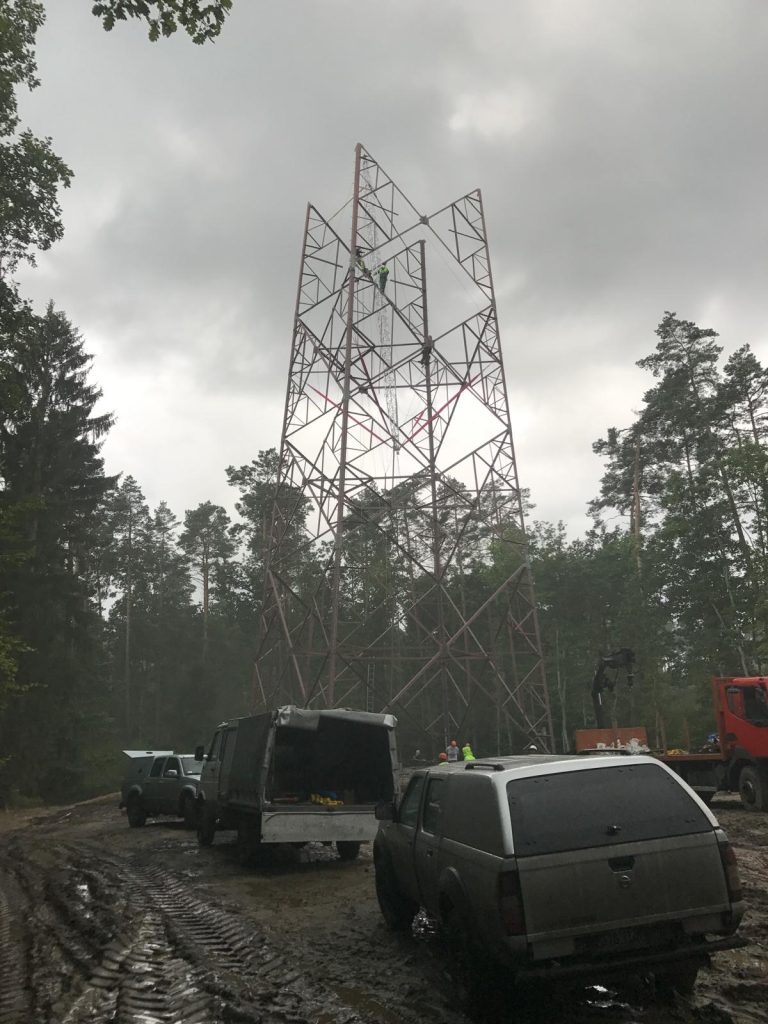 Budowa słupa linii elektroenergetycznej